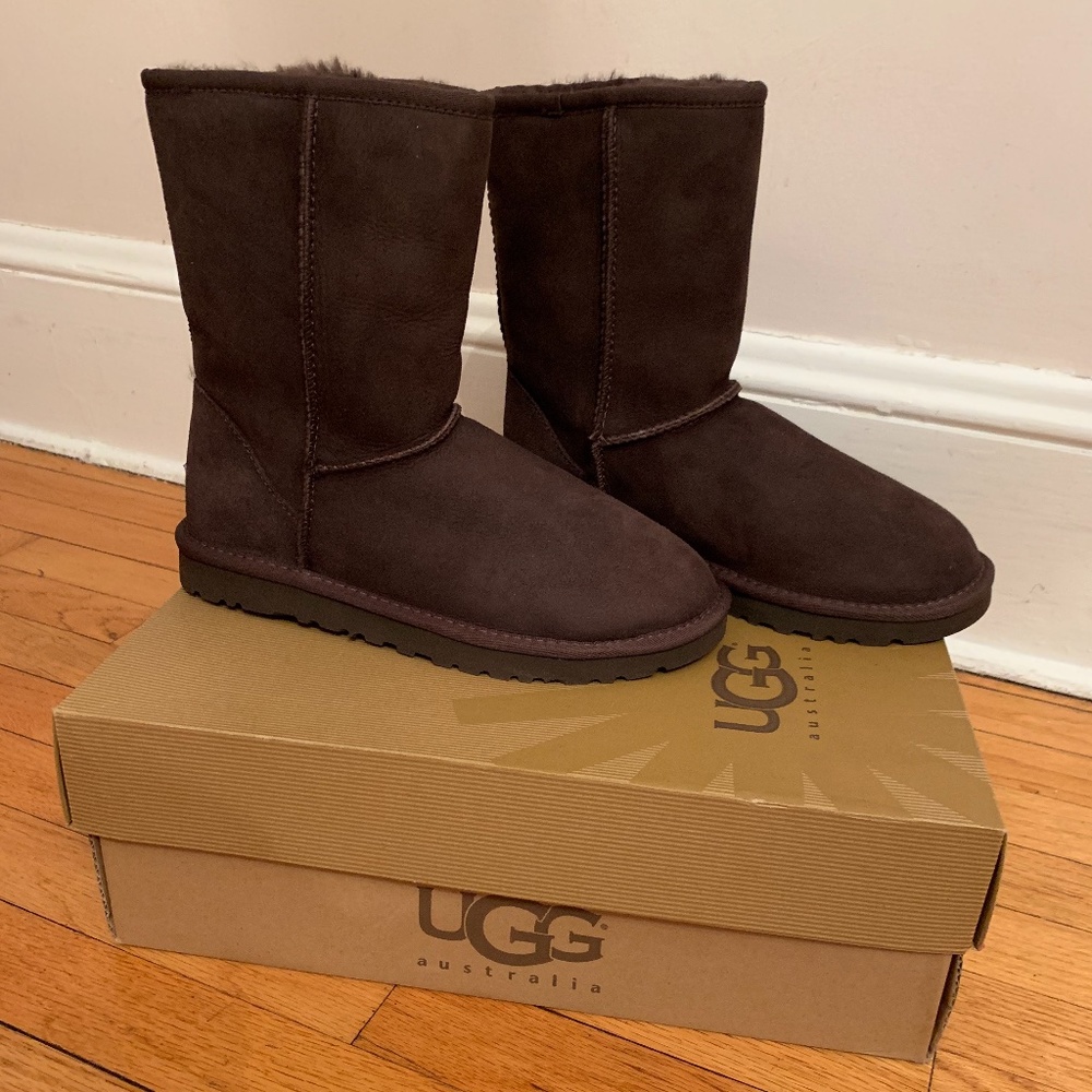 UGG BOOTS: BRAND NEW NEVER WORN!
